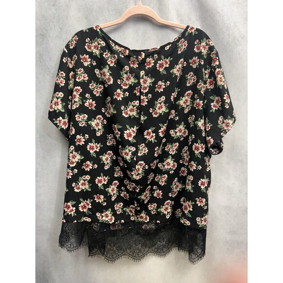 Torrid Blouse Size 4 Black Floral Georgette Flutter Short Sleeve Flowy Back Hem - Picture 3 of 9